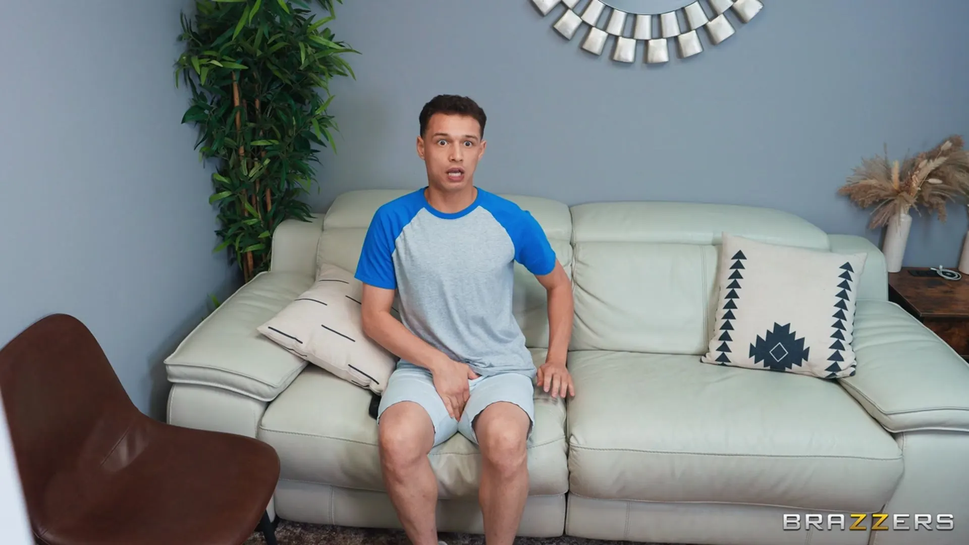 Brazzers 'B.r.i. [Forschungsinstitut für Brazzer]' Darsteller Gia Derza (Foto 2)